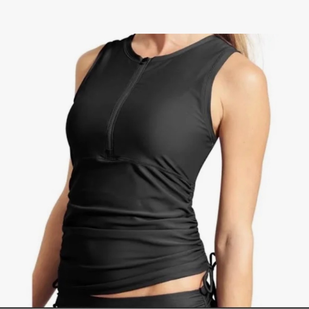 ATHLETA BLACK TOP Sleeveless, gathered at sides, Zipper on the front SIZE Large